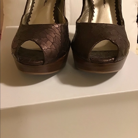 JESSICA SIMPSON platform peep toe heels. Size 7 - Picture 8 of 14